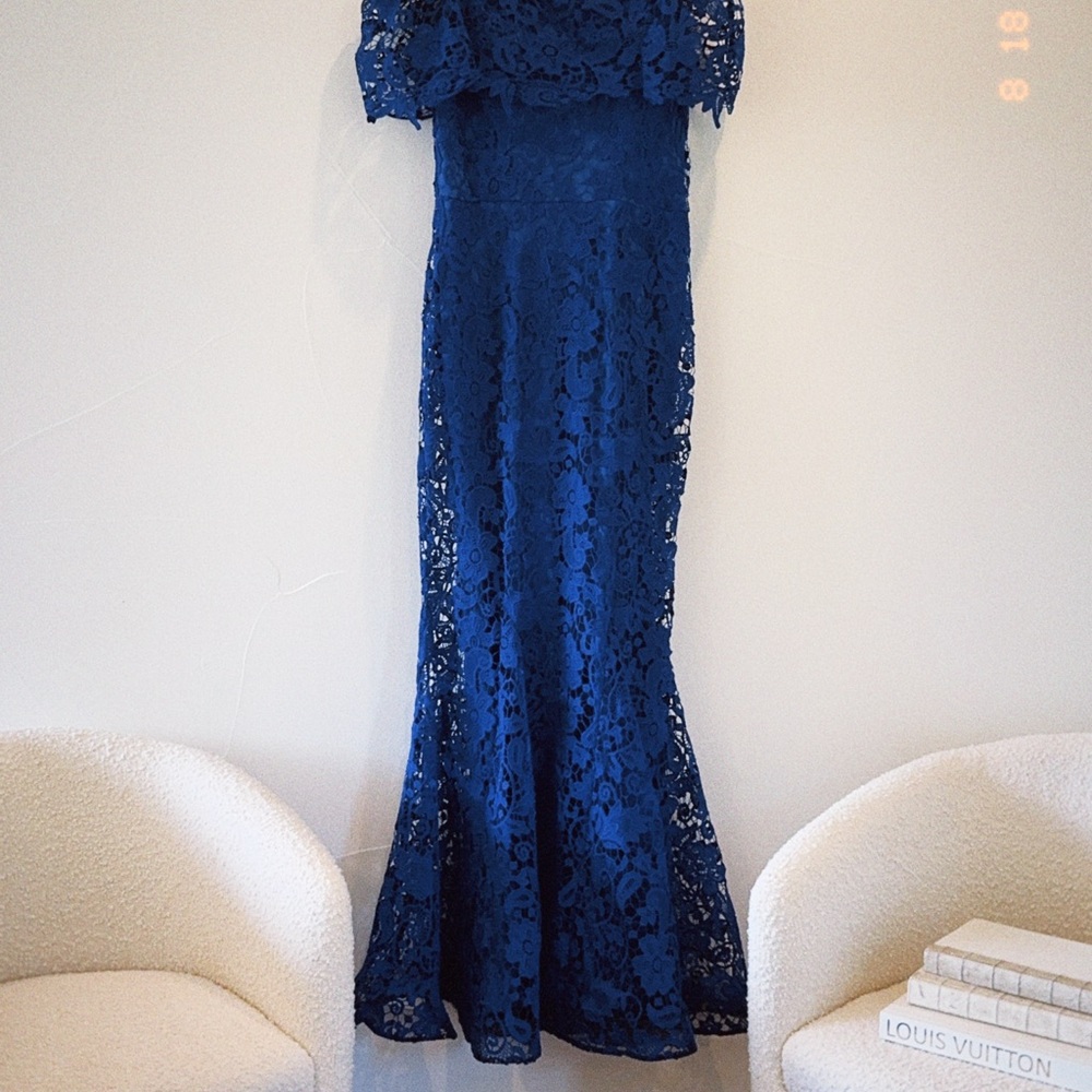 Elegant Blue Lace Evening Gown